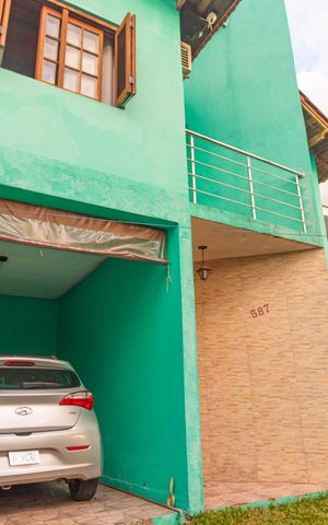 Casa à venda com 86m², 3 quartos e 2 vagas Casa à venda com 86m², 3 quartos e 2 vagasFachada