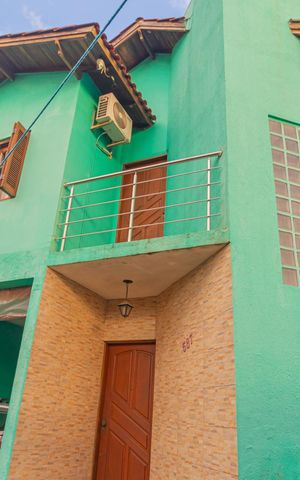 Casa à venda com 86m², 3 quartos e 2 vagas Casa à venda com 86m², 3 quartos e 2 vagasFachada