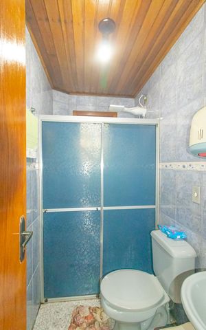Casa à venda com 86m², 3 quartos e 2 vagas Casa à venda com 86m², 3 quartos e 2 vagasBanheiro Social