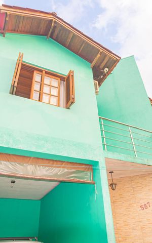 Casa à venda com 86m², 3 quartos e 2 vagas Casa à venda com 86m², 3 quartos e 2 vagasFachada