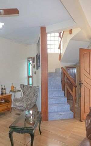 Casa à venda com 86m², 3 quartos e 2 vagas Casa à venda com 86m², 3 quartos e 2 vagasSala