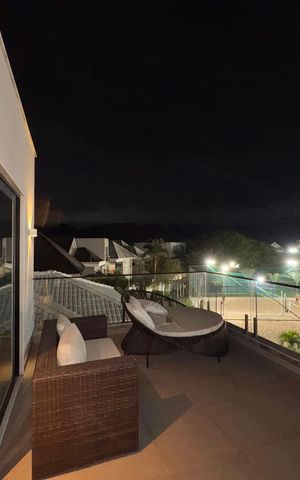 Casa de condomínio à venda com 450m², 4 quartos e 3 vagas Casa de condomínio à venda com 450m², 4 quartos e 3 vagasTerraço