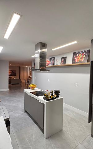 Casa de condomínio à venda com 450m², 4 quartos e 3 vagas Casa de condomínio à venda com 450m², 4 quartos e 3 vagasCozinha