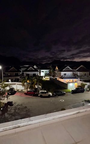 Casa de condomínio à venda com 450m², 4 quartos e 3 vagas Casa de condomínio à venda com 450m², 4 quartos e 3 vagasTerraço