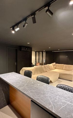 Casa de condomínio à venda com 450m², 4 quartos e 3 vagas Casa de condomínio à venda com 450m², 4 quartos e 3 vagasSala de TV