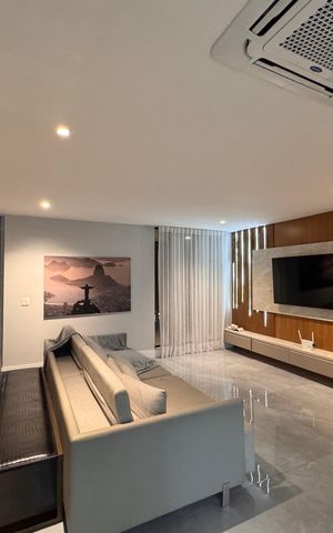 Casa de condomínio à venda com 450m², 4 quartos e 3 vagas Casa de condomínio à venda com 450m², 4 quartos e 3 vagasSala