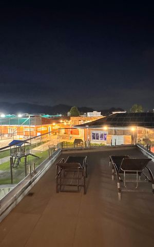 Casa de condomínio à venda com 450m², 4 quartos e 3 vagas Casa de condomínio à venda com 450m², 4 quartos e 3 vagasSuíte 3 - Varanda