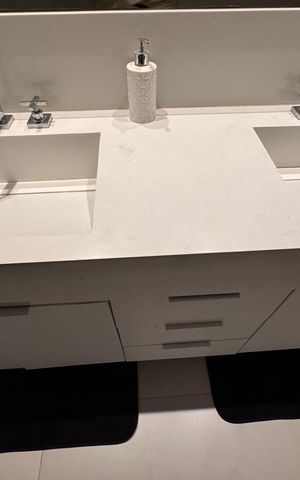 Casa de condomínio à venda com 450m², 4 quartos e 3 vagas Casa de condomínio à venda com 450m², 4 quartos e 3 vagasSuíte 1 - Banheiro