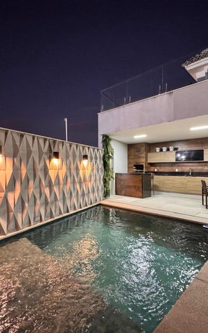 Casa de condomínio à venda com 450m², 4 quartos e 3 vagas Casa de condomínio à venda com 450m², 4 quartos e 3 vagasÁrea externa