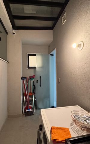 Casa de condomínio à venda com 450m², 4 quartos e 3 vagas Casa de condomínio à venda com 450m², 4 quartos e 3 vagasÁrea de Serviço