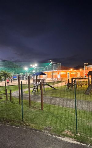 Casa de condomínio à venda com 450m², 4 quartos e 3 vagas Casa de condomínio à venda com 450m², 4 quartos e 3 vagasÁrea comum