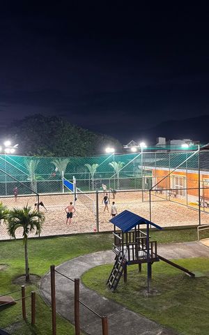 Casa de condomínio à venda com 450m², 4 quartos e 3 vagas Casa de condomínio à venda com 450m², 4 quartos e 3 vagasSuíte 3 - Varanda
