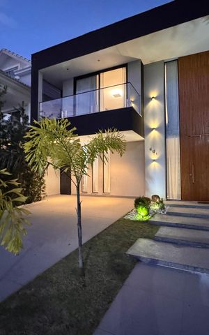 Casa de condomínio à venda com 450m², 4 quartos e 3 vagas Casa de condomínio à venda com 450m², 4 quartos e 3 vagasFachada