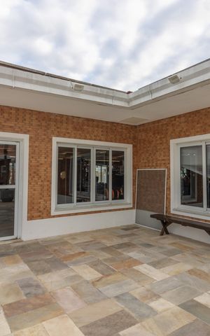Casa de condomínio à venda com 450m², 4 quartos e 3 vagas Casa de condomínio à venda com 450m², 4 quartos e 3 vagasÁrea comum