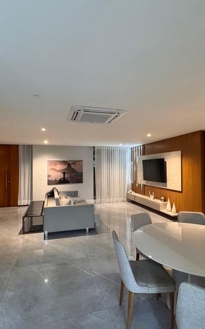 Casa de condomínio à venda com 450m², 4 quartos e 3 vagas Casa de condomínio à venda com 450m², 4 quartos e 3 vagasSala