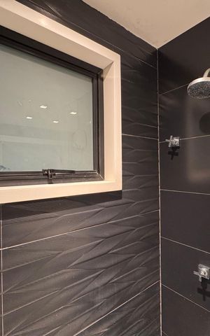Casa de condomínio à venda com 450m², 4 quartos e 3 vagas Casa de condomínio à venda com 450m², 4 quartos e 3 vagasÁrea externa - Banheiro