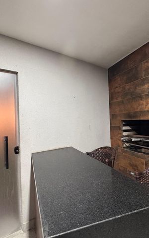 Casa de condomínio à venda com 450m², 4 quartos e 3 vagas Casa de condomínio à venda com 450m², 4 quartos e 3 vagasÁrea externa