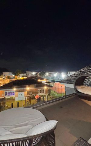 Casa de condomínio à venda com 450m², 4 quartos e 3 vagas Casa de condomínio à venda com 450m², 4 quartos e 3 vagasTerraço