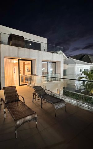 Casa de condomínio à venda com 450m², 4 quartos e 3 vagas Casa de condomínio à venda com 450m², 4 quartos e 3 vagasSuíte 3 - Varanda