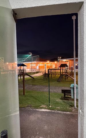 Casa de condomínio à venda com 450m², 4 quartos e 3 vagas Casa de condomínio à venda com 450m², 4 quartos e 3 vagasÁrea externa