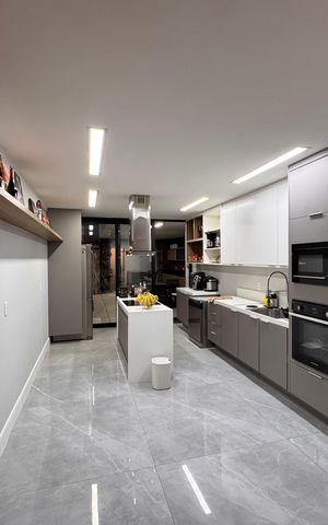 Casa de condomínio à venda com 450m², 4 quartos e 3 vagas Casa de condomínio à venda com 450m², 4 quartos e 3 vagasCozinha