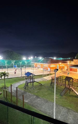 Casa de condomínio à venda com 450m², 4 quartos e 3 vagas Casa de condomínio à venda com 450m², 4 quartos e 3 vagasSuíte 3 - Varanda