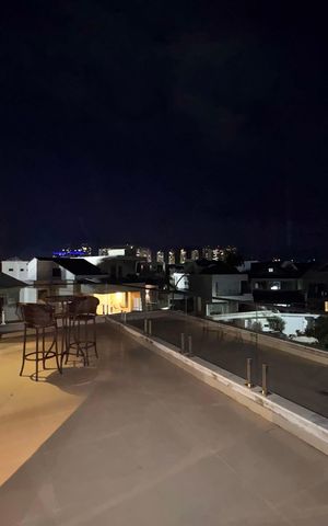 Casa de condomínio à venda com 450m², 4 quartos e 3 vagas Casa de condomínio à venda com 450m², 4 quartos e 3 vagasTerraço