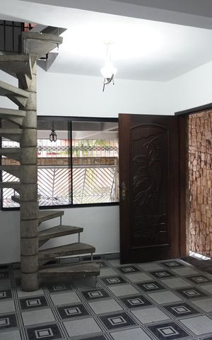 Casa à venda com 350m², 5 quartos e 2 vagasSala