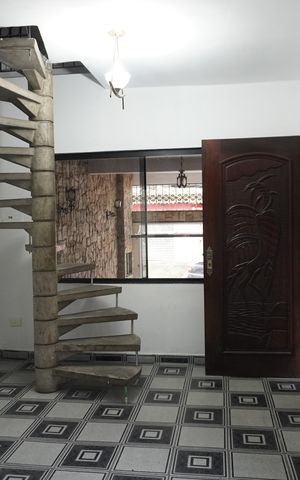 Casa à venda com 350m², 5 quartos e 2 vagasSala