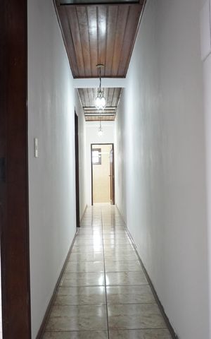 Casa à venda com 350m², 5 quartos e 2 vagasCorredor