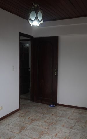 Casa à venda com 350m², 5 quartos e 2 vagasQuarto 2