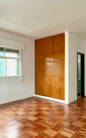 Apartamento à venda com 256m², 4 quartos e 2 vagas Apartamento à venda com 256m², 4 quartos e 2 vagasSuite