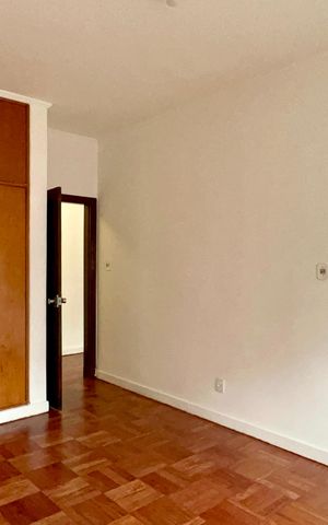 Apartamento à venda com 256m², 4 quartos e 2 vagas Apartamento à venda com 256m², 4 quartos e 2 vagasQuarto 2