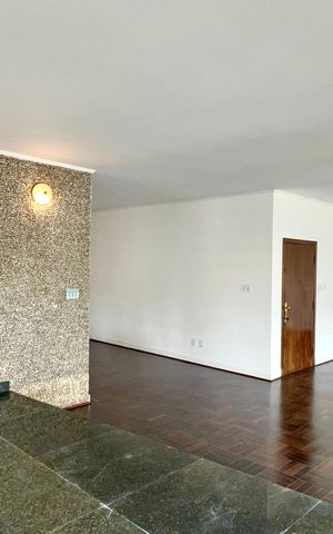Apartamento à venda com 256m², 4 quartos e 2 vagas Apartamento à venda com 256m², 4 quartos e 2 vagasDetalhe Sala