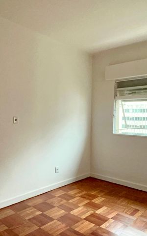 Apartamento à venda com 256m², 4 quartos e 2 vagas Apartamento à venda com 256m², 4 quartos e 2 vagasQuarto 2
