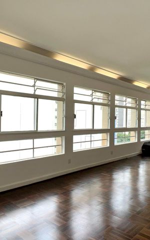 Apartamento à venda com 256m², 4 quartos e 2 vagas Apartamento à venda com 256m², 4 quartos e 2 vagasSala