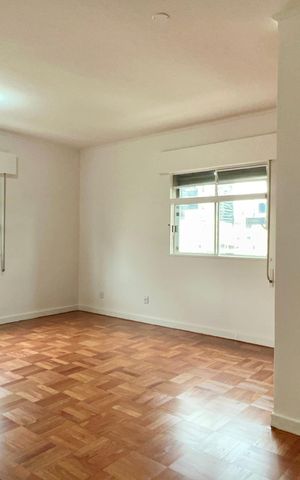 Apartamento à venda com 256m², 4 quartos e 2 vagas Apartamento à venda com 256m², 4 quartos e 2 vagasSuite