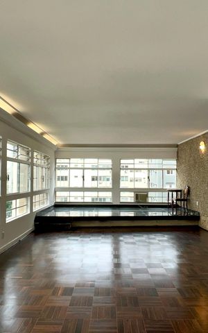 Apartamento à venda com 256m², 4 quartos e 2 vagas Apartamento à venda com 256m², 4 quartos e 2 vagasSala