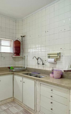 Apartamento à venda com 256m², 4 quartos e 2 vagas Apartamento à venda com 256m², 4 quartos e 2 vagasCozinha