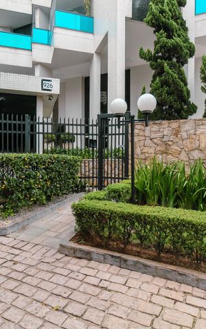 Apartamento à venda com 207m², 3 quartos e 3 vagas Apartamento à venda com 207m², 3 quartos e 3 vagasFachada