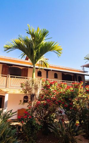 Casa à venda com 330m², 5 quartos e 3 vagas Casa à venda com 330m², 5 quartos e 3 vagasÁrea Comum