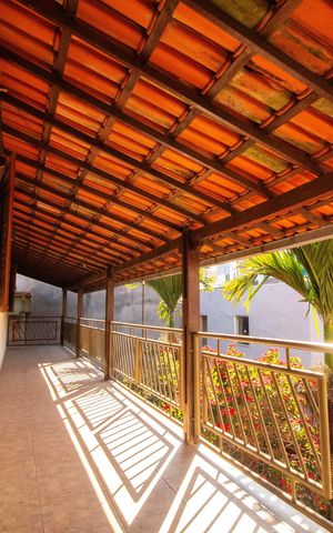 Casa à venda com 330m², 5 quartos e 3 vagas Casa à venda com 330m², 5 quartos e 3 vagasVaranda - Suite 02