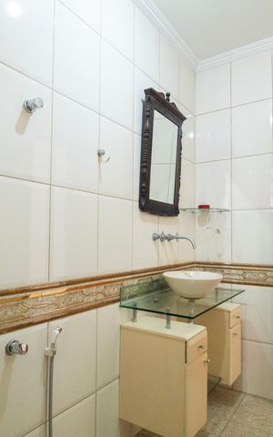 Casa à venda com 330m², 5 quartos e 3 vagas Casa à venda com 330m², 5 quartos e 3 vagasBanheiro Suite 02