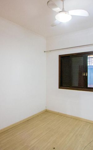 Casa à venda com 320m², 2 quartos e 2 vagas Casa à venda com 320m², 2 quartos e 2 vagasQuarto 2