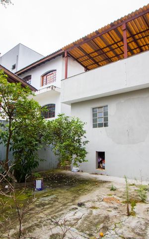 Casa à venda com 320m², 2 quartos e 2 vagas Casa à venda com 320m², 2 quartos e 2 vagasQuintal