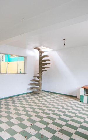 Casa à venda com 320m², 2 quartos e 2 vagas Casa à venda com 320m², 2 quartos e 2 vagasSalão