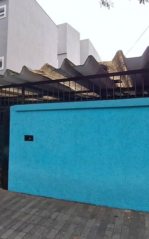 Casa à venda com 320m², 2 quartos e 2 vagas Casa à venda com 320m², 2 quartos e 2 vagasFachada