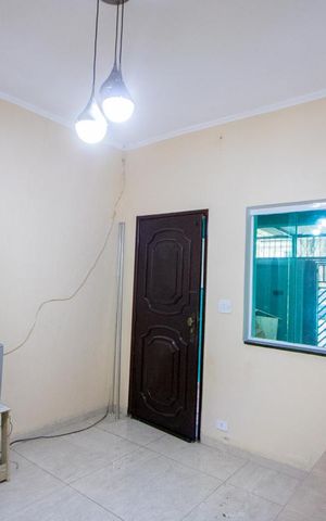 Casa à venda com 320m², 2 quartos e 2 vagas Casa à venda com 320m², 2 quartos e 2 vagasSala