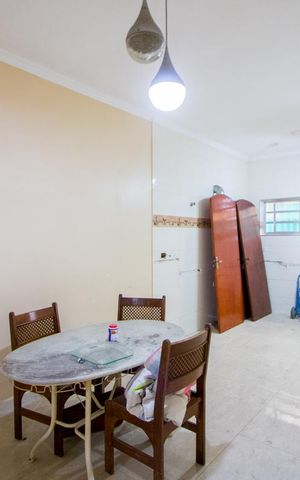 Casa à venda com 320m², 2 quartos e 2 vagas Casa à venda com 320m², 2 quartos e 2 vagasCozinha