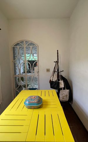 Casa à venda com 917m², 3 quartos e 6 vagas Casa à venda com 917m², 3 quartos e 6 vagasSala de Estar
